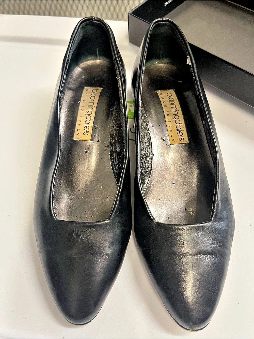 Bloomingdale’s Pointed Toe Leather Pumps in Black